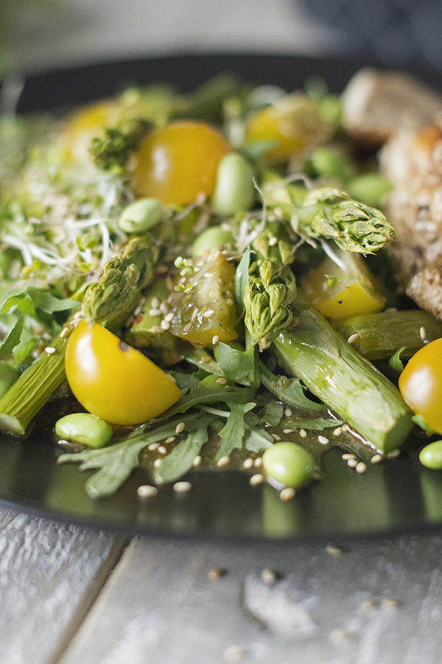 Grüner Spargel-Edamame Salat mit Hühnchen | LIMEGREEN STORY